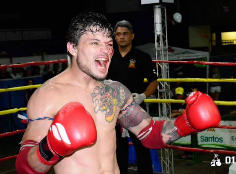  Lutador de Itapevi “Rochinha” vence torneio de Muay Thai em Santos