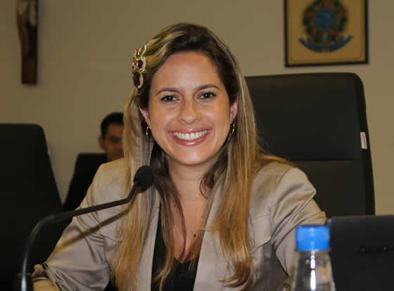  Vereadora Camila Godoi parabenizou professores pelo seu dia