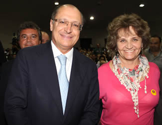  Dr. Ruth e o Governador Geraldo Alckmin assinam convênio