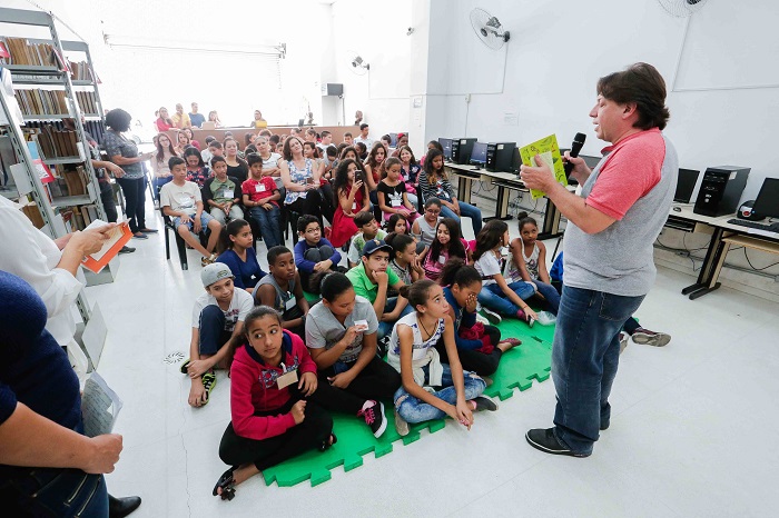  Itapevi recebe visita de escritora Kiara Terra como parte do projeto Viagem Literária