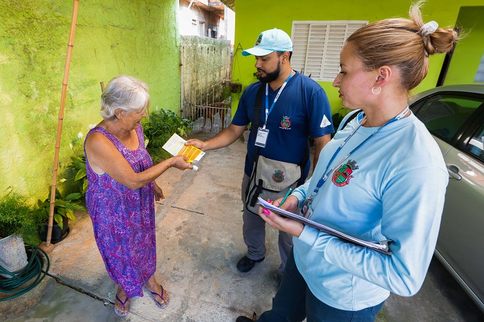  Prefeitura visita residências para combater dengue em Itapevi