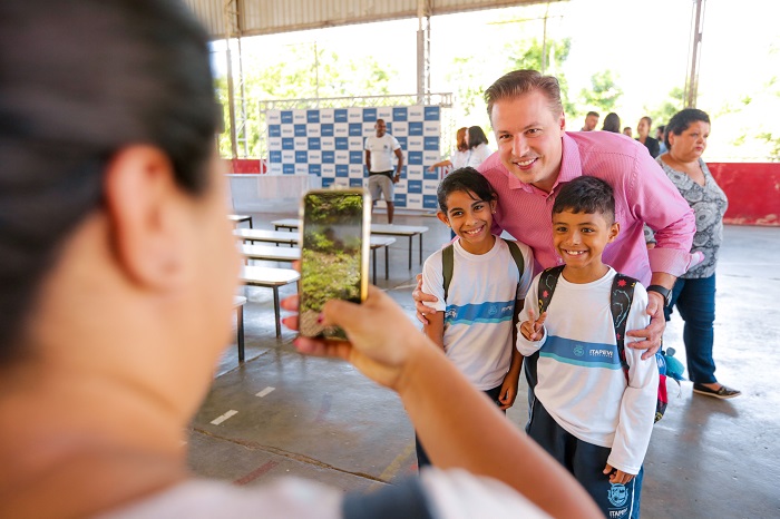  Igor Soares anuncia reforma de 10 escolas da rede municipal