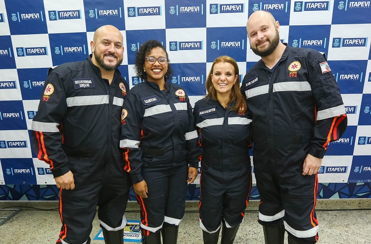  Igor Soares entrega 81 novos uniformes aos profissionais do SAMU