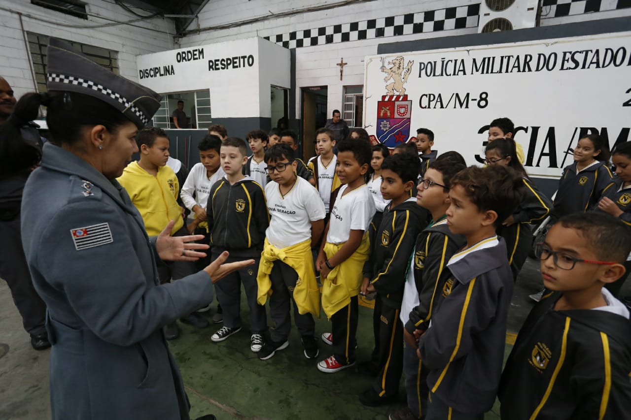  ALUNOS DO 5º ANO DO COLÉGIO NOVA GERAÇÃO RECEPCIONADOS NA 3° CIA DO 20° BPM/M