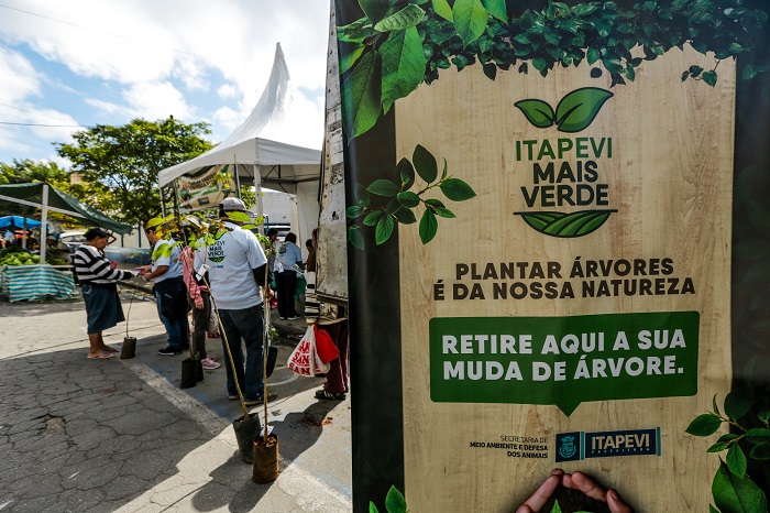  Itapevi Mais Verde distribui 299 mudas e realiza plantio de 58 mudas