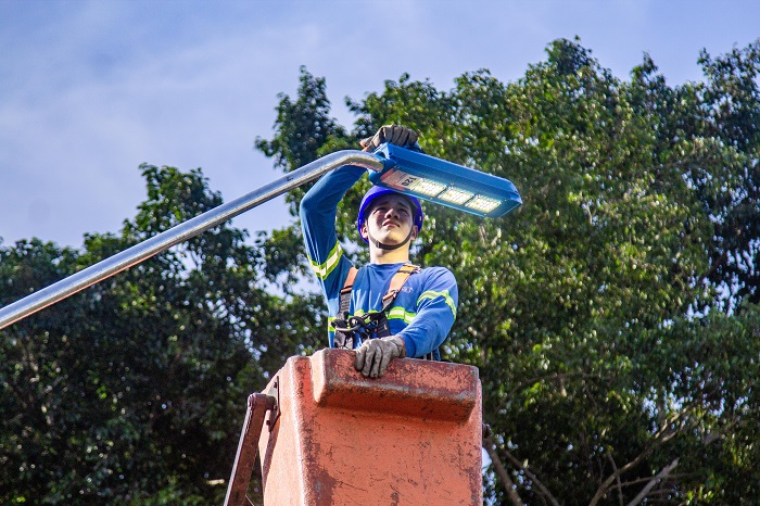  Bairro a Bairro inicia troca de luminárias por LED em Itapevi