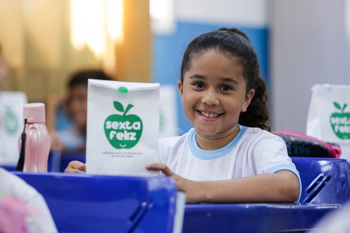  Sexta Feliz completa dois anos com mais 2 milhões de kits distribuídos para os alunos