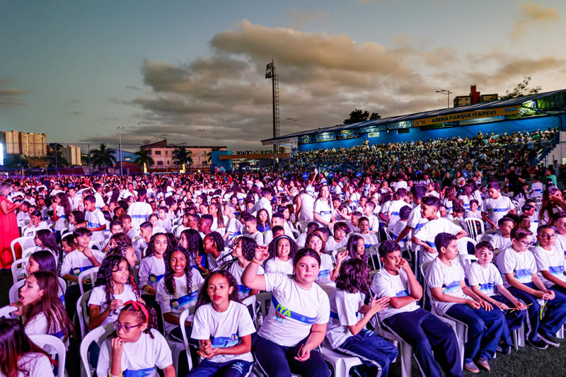  1º dia de formatura do 5º ano da rede municipal reúne 5 mil pessoas