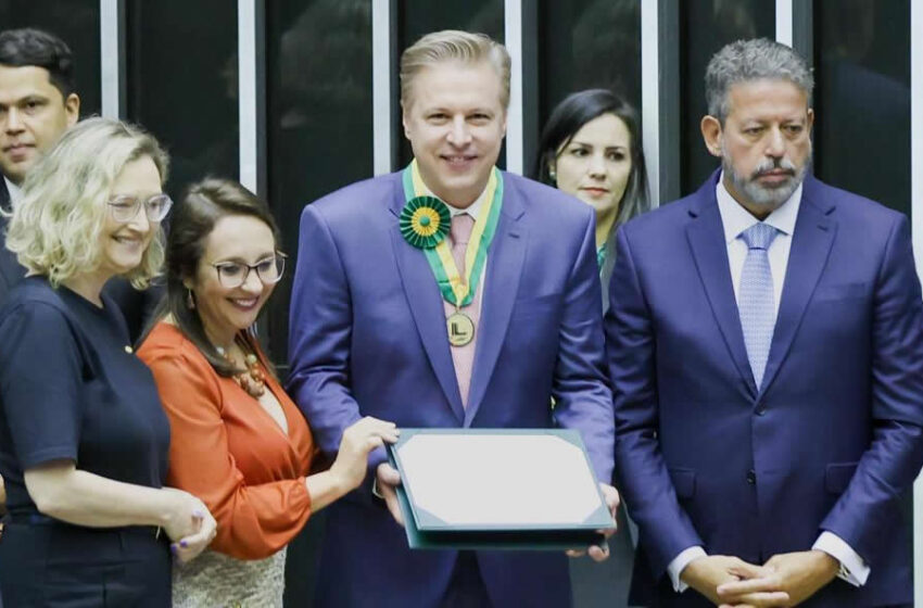  Prefeito Igor Soares recebe Medalha Mérito Legislativo 2023