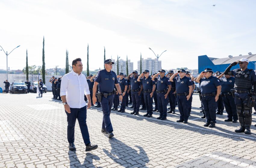 Teco passa tropa da GCM em revista e reforça compromisso com a segurança pública em Itapevi