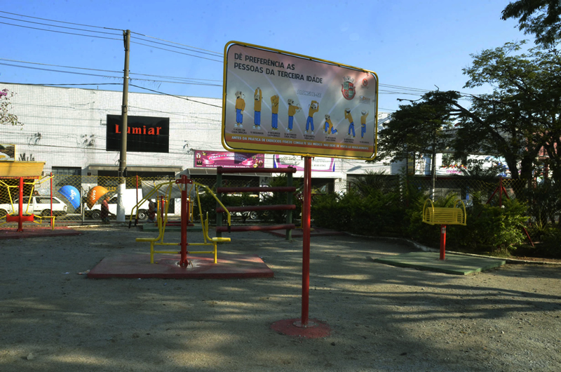  Academia ao ar livre é instalada na Praça 18 de Fevereiro