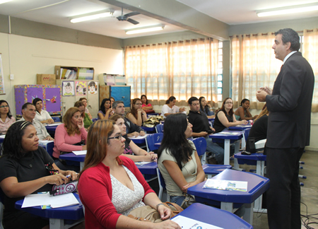  Professores municipais em curso de capacitação