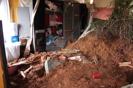  Mãe e filho morrem em deslizamento de terra em Itapevi