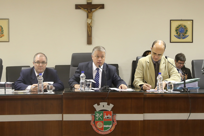  Prof Paulinho aprova moção de aplauso à Associação de Comunicação