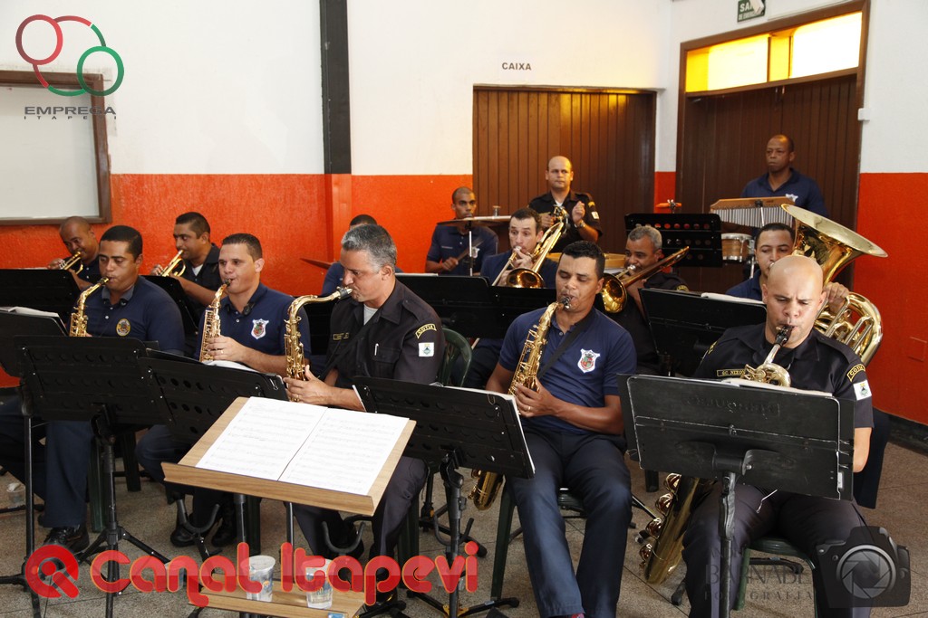  Banda da Guarda Municipal da show no evento Emprega Itapevi