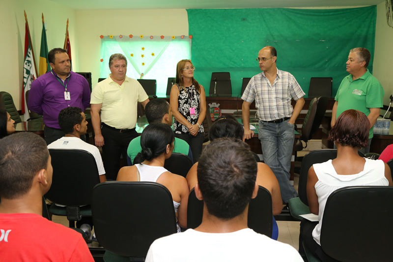  Presidente da Câmara intermeia reunião entre PAT e trabalhadores desempregados