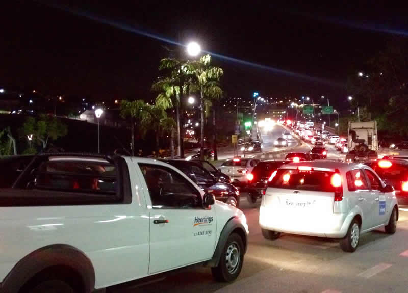  Atenção Motoristas: 7/10 Transito parado na Av. Pres. Vargas sentido centro em Itapevi