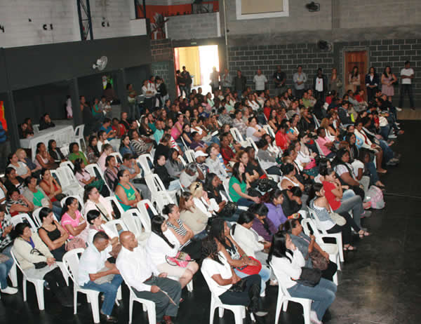  Contrato com 209 bolsistas da Frente de Trabalho é firmado