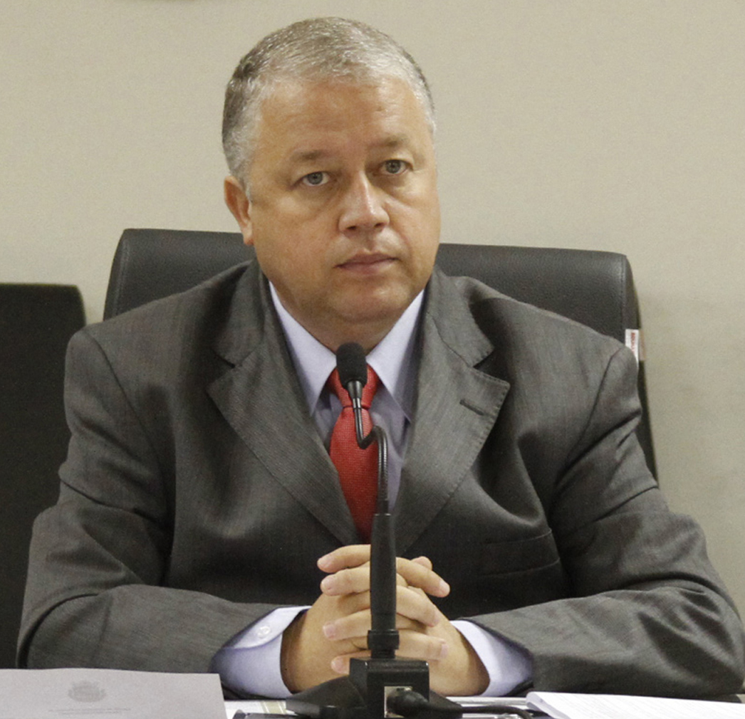  Ver. Prof. Paulinho pede avaliação periódicas à escolas municiais