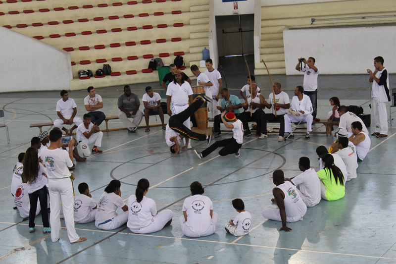  Mais de 60 crianças participam de Batizado e Graduação de Capoeira