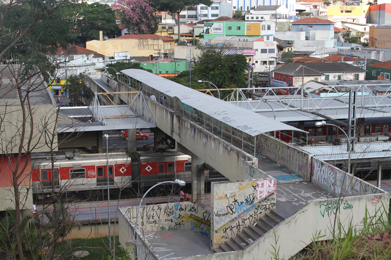  Prof. Paulinho solicita retirada da antiga passarela da CPTM