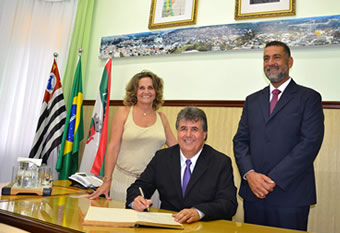  Jaci Tadeu toma posse como prefeito de Itapevi