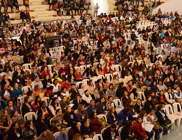  Profissionais da educação debatem Plano de Carreira